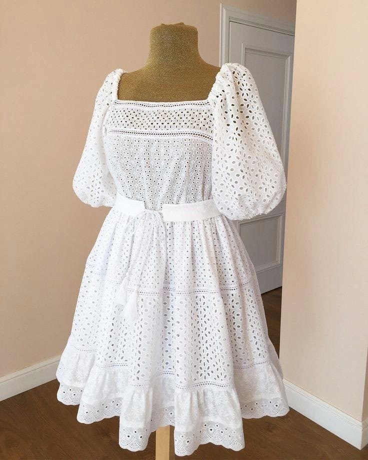 Robe aux Manches Bouffantes